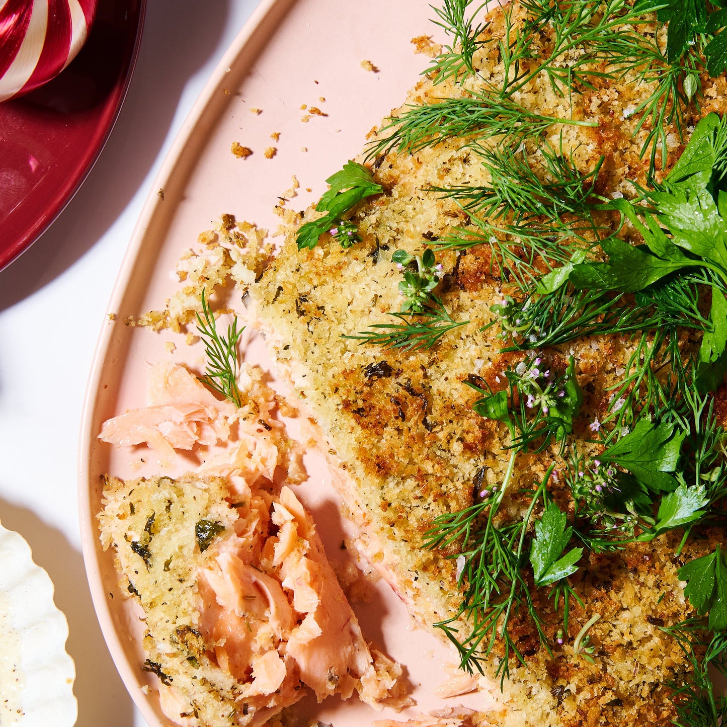 Fennel and herb-crusted salmon with horseradish-dill cream